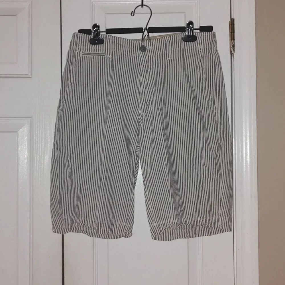 Gap striped seer sucker gray white shorts Sz 29